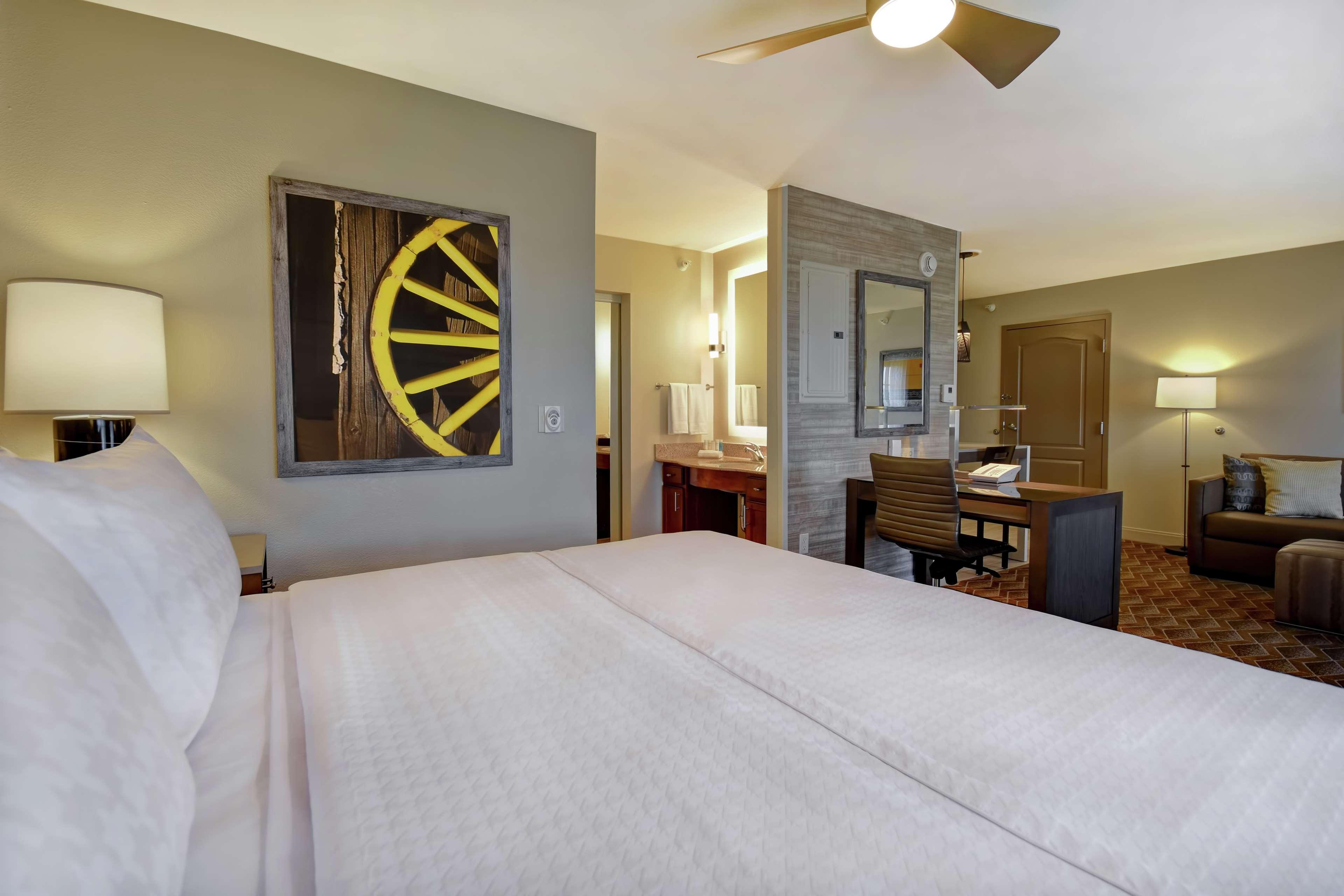 Homewood Suites By Hilton At The Waterfront Wichita Exterior foto