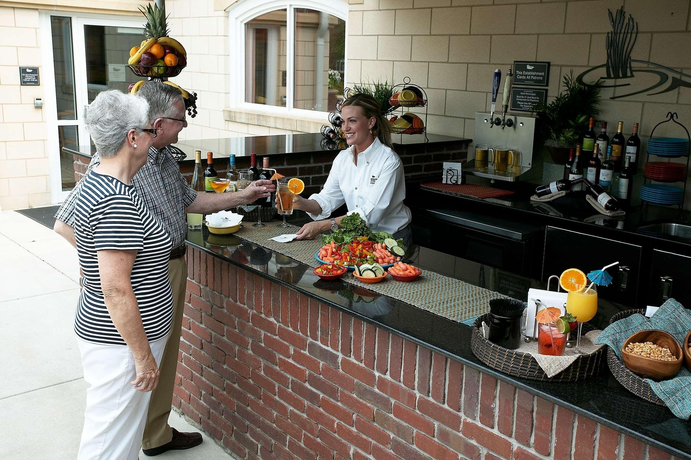 Homewood Suites By Hilton At The Waterfront Wichita Restaurant foto