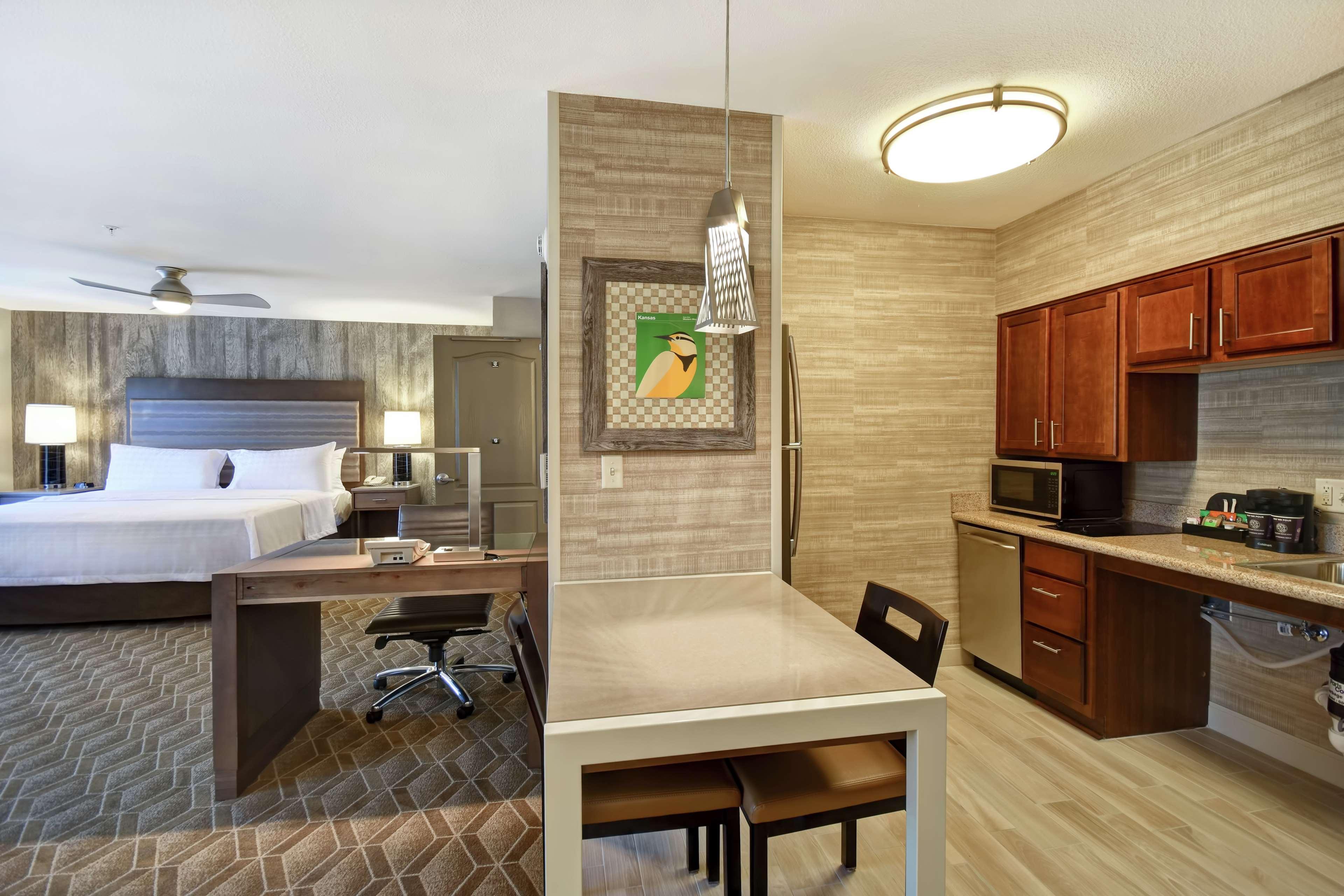 Homewood Suites By Hilton At The Waterfront Wichita Exterior foto