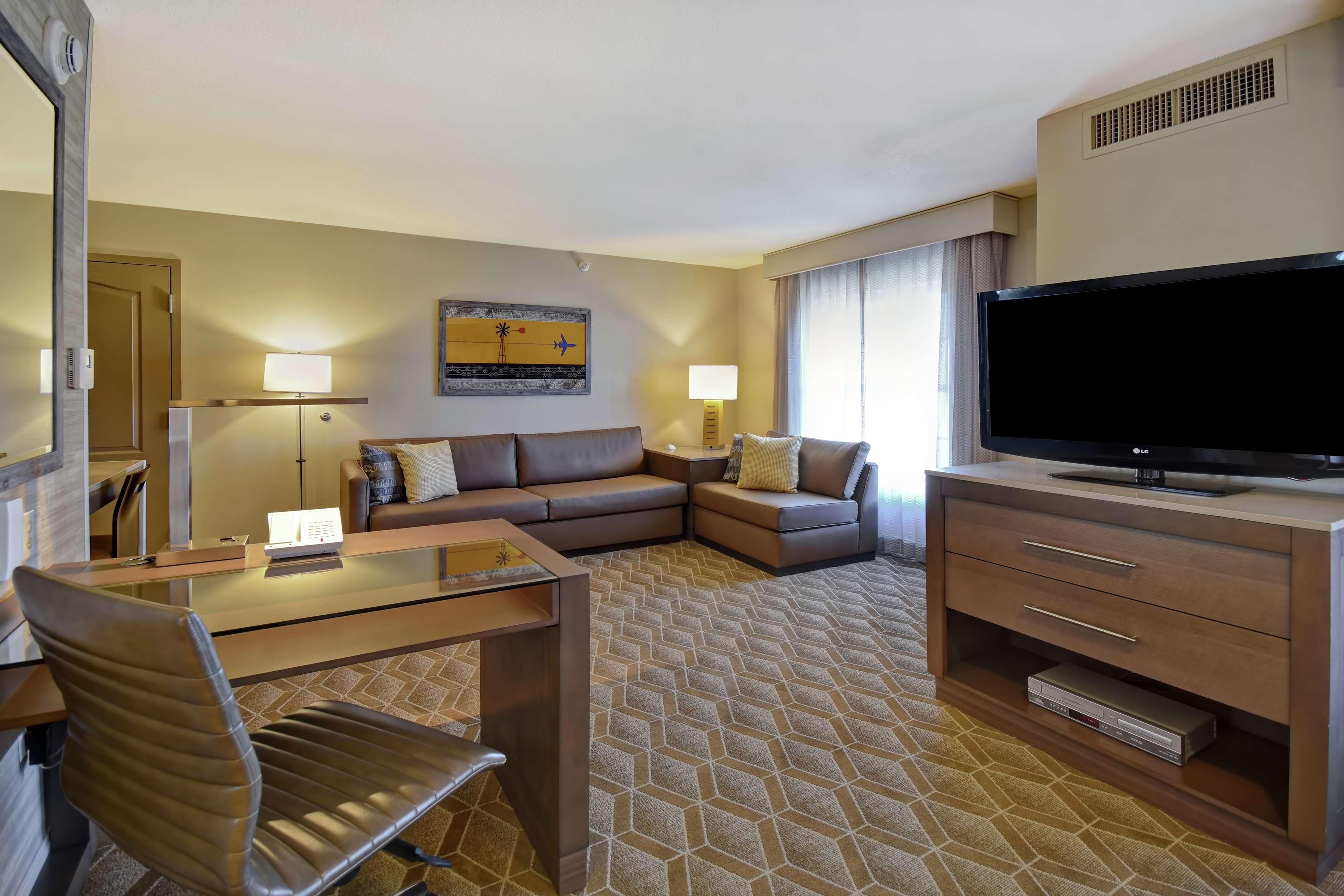 Homewood Suites By Hilton At The Waterfront Wichita Exterior foto